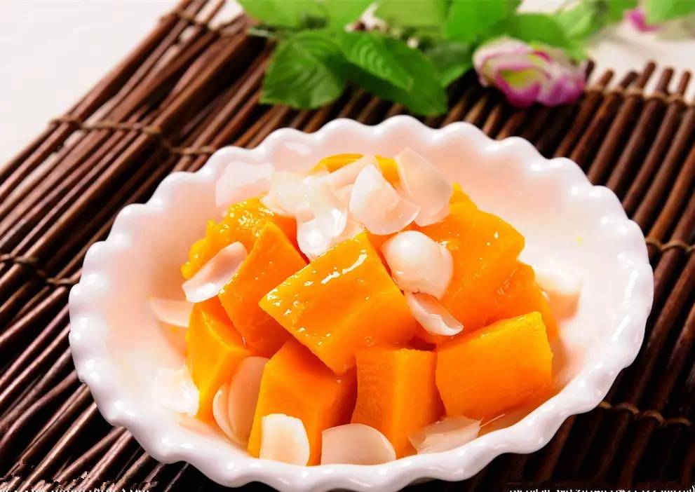 <b>南瓜膨大期應(yīng)當(dāng)怎么施用壯瓜肥？</b>